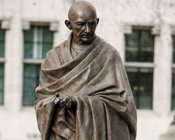लंदन में संभावित प्रदर्शनों से पहले गांधी, मंडेला, चर्चिल की प्रतिमाओं को ढंका
