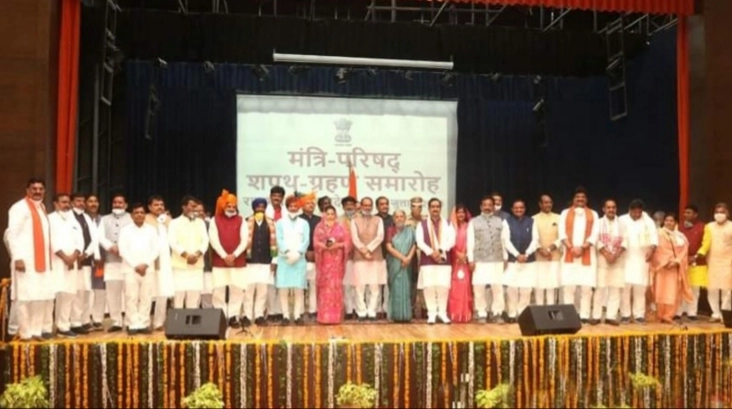मध्यप्रदेश में विभागों के बंटवारे पर फंसा पेंच,सिंधिया समर्थक मंत्रियों ने ठोंकी बड़े विभागों की दावेदारी ! - Madhya Pradesh : Shivraj Cabinet Protfolio allocation in MP lingers on