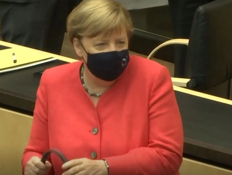 Angela Merkel | जर्मनी ने कोरोना प्रतिबंधों में और ढील दी, मर्केल ने सावधानी बरतने का किया आग्रह