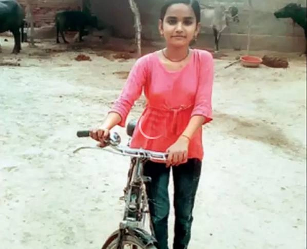 24 किलोमीटर तक साइकल से जाती थी स्कूल, 10वीं में लाई 98.75% अंक - The Schoolgirl traveled 24 km to school