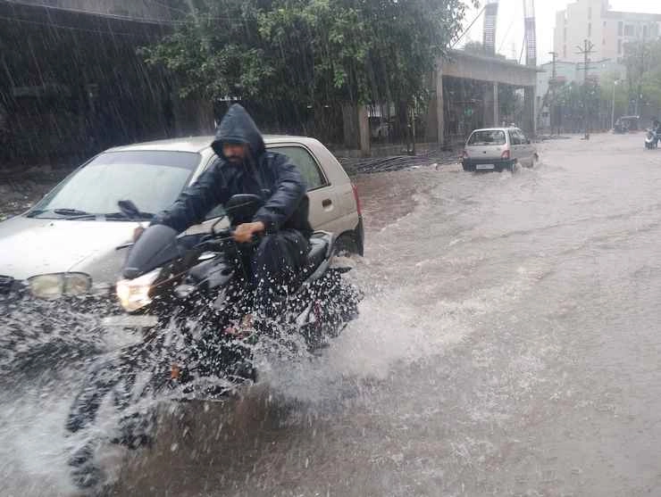 Weather Alert: तमिलनाडु और अरुणाचल में हुई वर्षा, लद्दाख और जम्मू कश्मीर में बारिश की संभावना - Rainfall in Tamil Nadu and Arunachal
