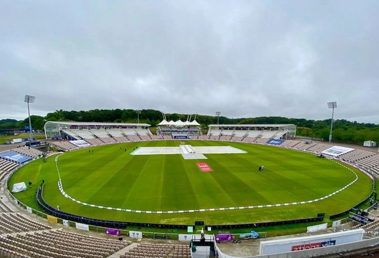 इंग्लैंड और पाकिस्तान टेस्ट के चौथे दिन भी बारिश का कहर - Rainfall havoc on fourth day of England-Pakistan test