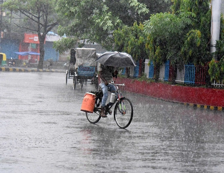 Weather update : कई राज्‍यों में तेज बारिश का अलर्ट, दिल्‍ली में बढ़ेगी उमस - Weather updates