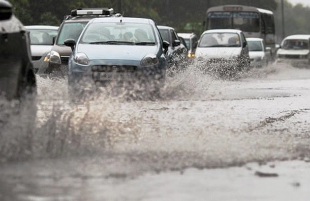 दिल्ली में भारी बारिश ने बढ़ाई परेशानी, नदी बनी सड़कें, अंडरपास बंद... - heavy rain in Delhi