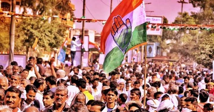 MP में प्रियंका गांधी और कमलनाथ पर FIR के बाद भड़की कांग्रेस, सड़कों पर उतरे कार्यकर्ता - MP: Congress protests over FIR on 'X' accounts of Priyanka Gandhi, Kamal Nath