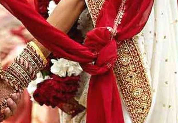 एक साथ दो लड़कियों से हुआ इश्क, पंचायत ने टॉस कर किया शादी का फैसला - Karnataka, love triangle, marriage, viral news
