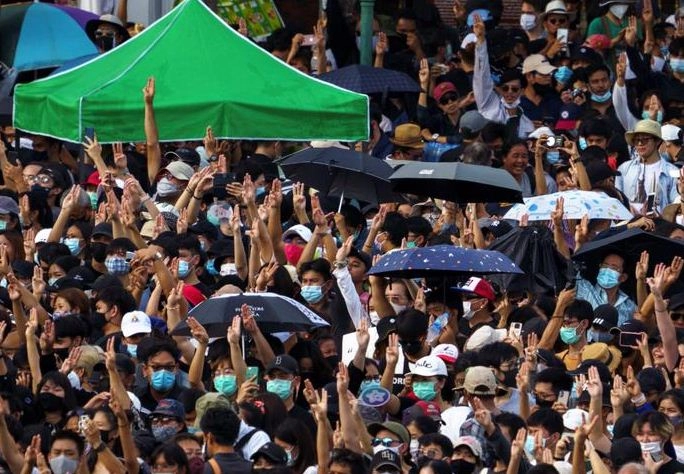 थाईलैंड में 10 हजार लोग सड़कों पर, सबसे बड़ा सरकारी विरोध, आखि‍र क्‍यों? - Thailand protest