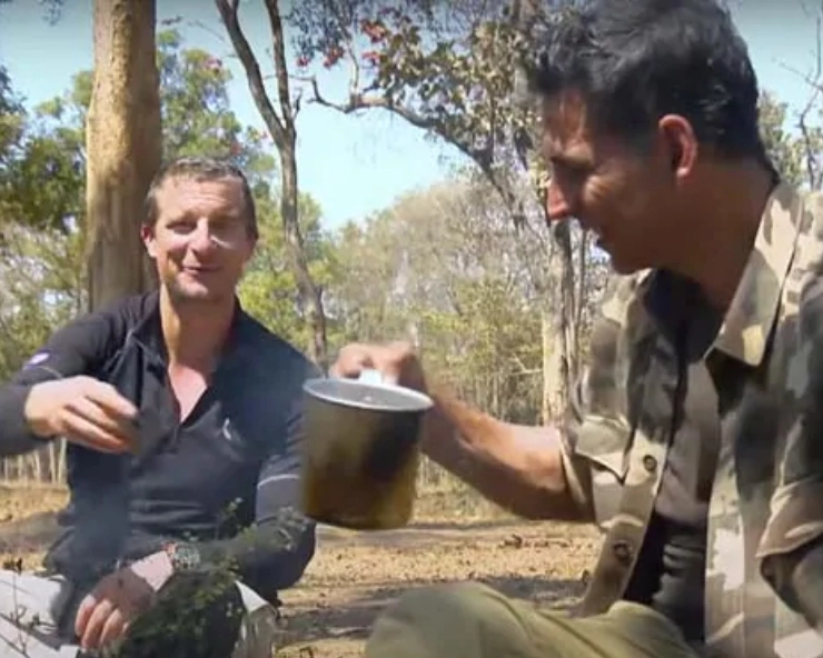 जब Bear Grylls ने अक्षय कुमार को पिलाई Elephant Poop Tea, ऐसा था एक्टर का रिएक्शन- देखें Video - IntoTheWildWithBearGrylls: Bear Grylls Surprises Akshay Kumar With Elephant Poop Tea