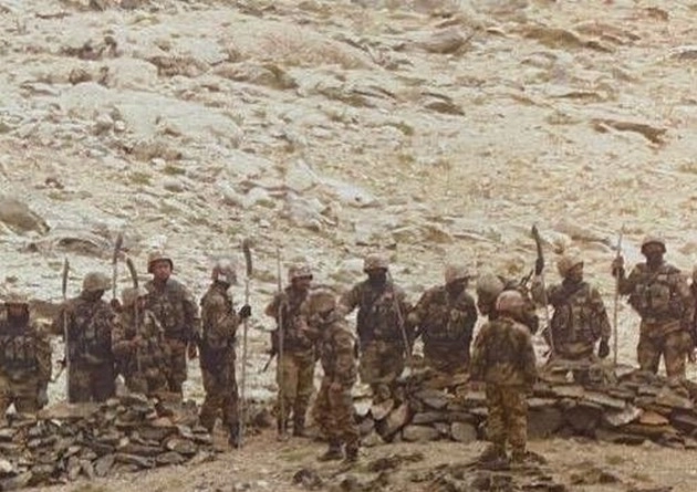 LAC : पूर्वी लद्दाख में छड़, भाले, रॉड के साथ चीनी सैनिकों ने किया था घुसने का प्रयास, भारतीय सेना ने दिया मुंहतोड़ जवाब - chinese soldiers armed with stick machetes on line of actual control eastern ladakh