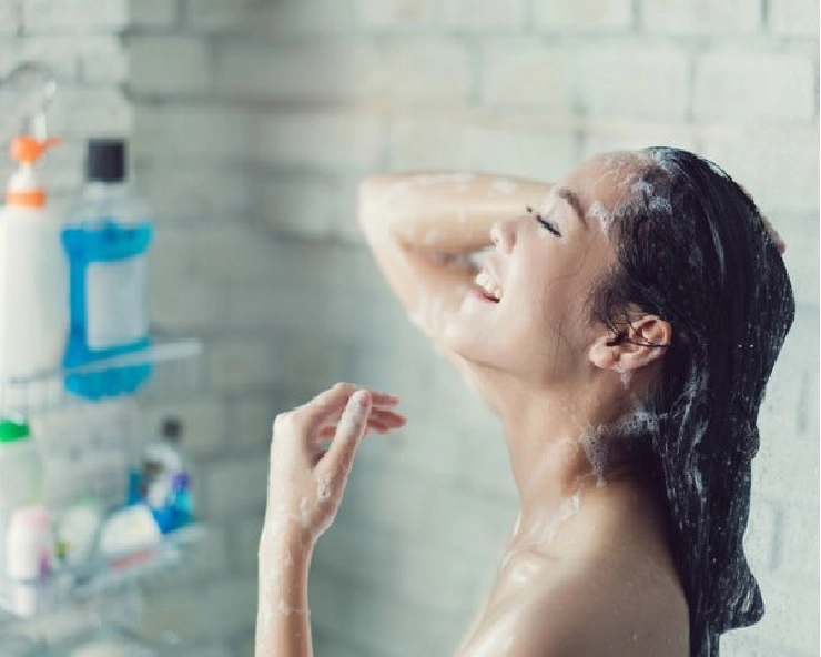 Skin Care Tips : पानी में ये  5 चीजें मिलाकर नहाएं, दिनभर बनी रहेगी ताजगी - skin care tips