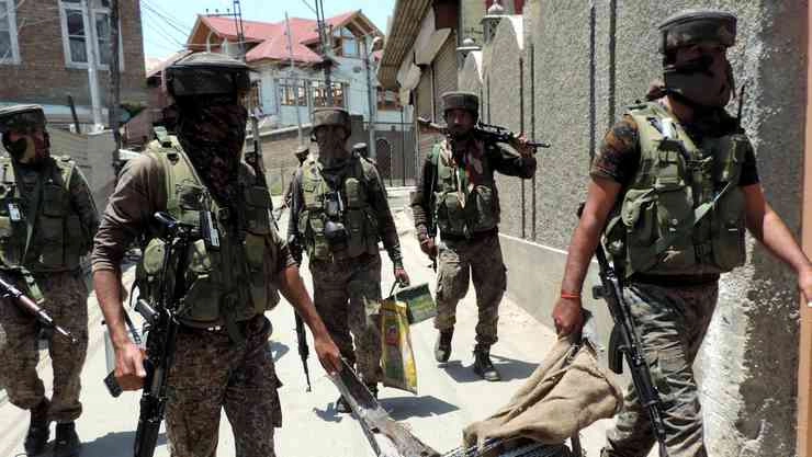 JK: बारामूला में नार्को टेरर मॉड्यूल का भंडाफोड़, 12 गिरफ्तार, भारी मात्रा में हथियार और कैश बरामद - jammu kashmir 12 persons arrested as police busts narco militant module in baramulla