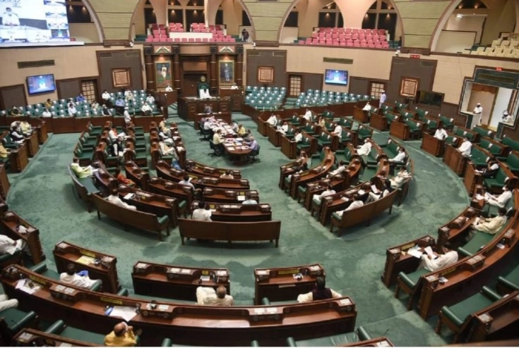 मध्यप्रदेश विधानसभा में जमकर हंंगामा, अध्यक्ष के खिलाफ अविश्वास प्रस्ताव, किताब फेंकने पर निशाने पर नरोत्तम - Opposition uproar in Madhya Pradesh Assembly