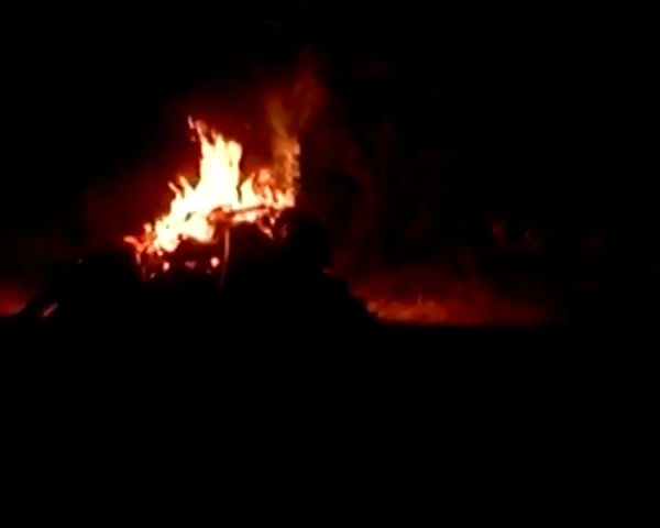 Hathras Case: पीड़िता का देर रात क्यों किया गया अंतिम संस्कार? UP सरकार ने सुप्रीम कोर्ट को बताई वजह - hathras victim cremated late night to avoid violence says up police in supreme court