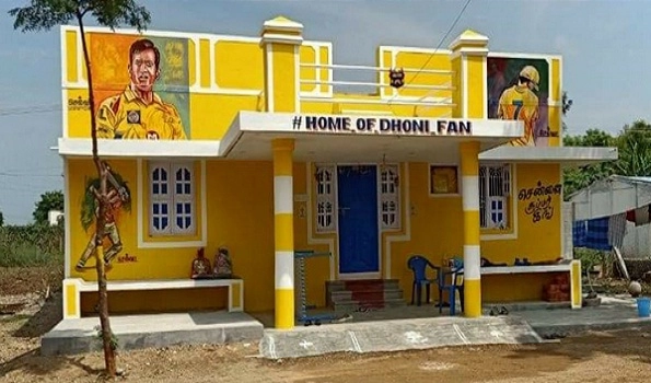 धोनी के जबरा फैन ने CSK के लिए पीले रंग से रंग डाला घर, करे 1.5 लाख खर्च - In novel expression of passion, ardent CSK, MSD fan paints house Yellow