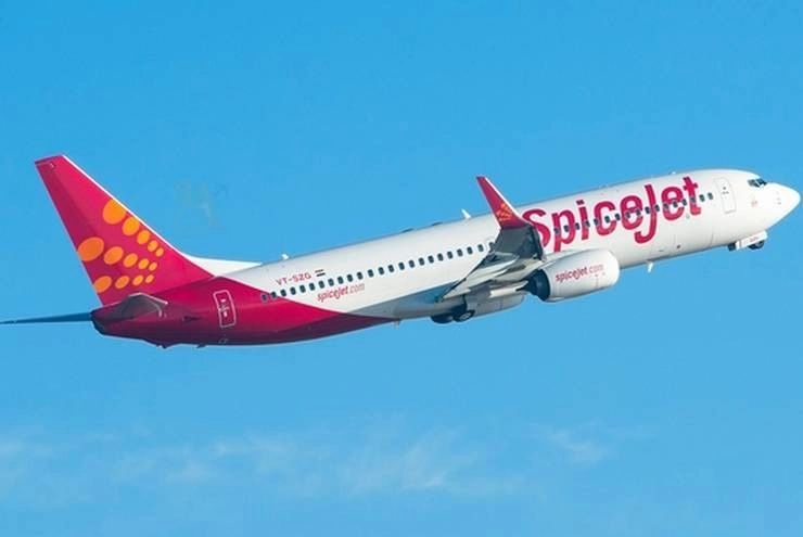 तूफान में फंसा SpiceJet का विमान, 40 यात्री हुए घायल - SpiceJet plane stuck in storm, 40 passengers injured