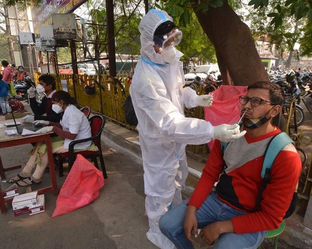 महाराष्ट्र में रिकॉर्ड 57,074 नए मामले, 222 मरीजों की मौत; नाइट कर्फ्यू से लेकर वीकेंड लॉकडाउन का ऐलान, राजस्थान में नई गाइडलाइन जारी - Maharashtra Coronavirus Rajasthan Delhi Corona cases