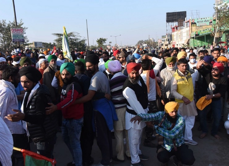 आंदोलन के बीच किसान यूनियन में फूट, फैसले से नाराज होकर नेताओं ने दिए इस्तीफे - farmers protest delhi