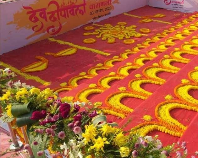 वाराणसी में पीएम मोदी की देव ‍दीपावली, कश्मीर से लेकर कन्याकुमारी तक के फूलों से महक उठा काशी - PM Modi dev deepawali in Varansi