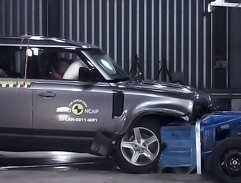 Land Rover Defender 110 को यूरो NCAP क्रैश टेस्ट में मिली 5 स्टार सेफ्टी रेटिंग