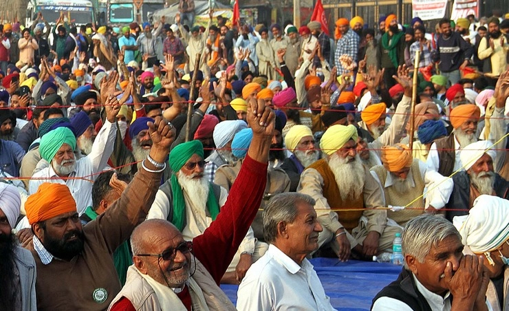 दिल्ली को घेरने के लिए किसानों ने खोला दक्षिण का मोर्चा,शाहजहांपुर बॉर्डर पर डाला डेरा - Movement of farmers on Delhi-Rajasthan border