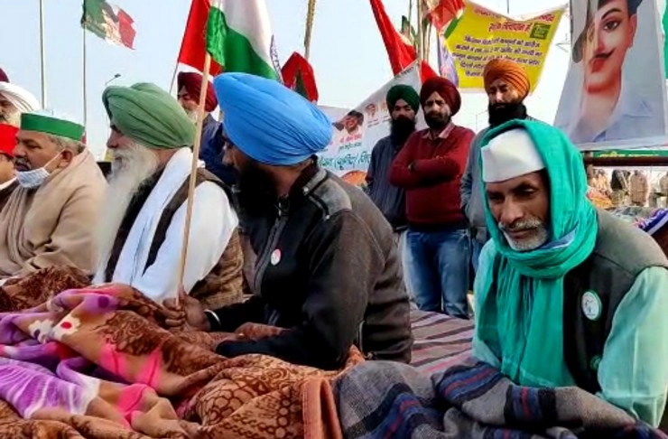 अनशन पर बैठे 40 किसान संघों के प्रतिनिधि, आंदोलन के जरिए जमीन तैयार करने में जुटी राजनीतिक पार्टियां - farmerprotest : 40 Farmers union leader sitting on hunger strike