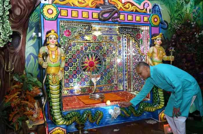 कालेश्वर धाम में नाग दीपावली पर नए सिंहासन पर विराजे नाग महाराज - Kaleshwar Dham Indore