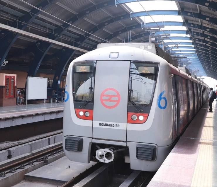 दिल्ली मेट्रो का पूर्ण क्षमता के साथ परिचालन शुरू, सभी सीटों पर बैठ सकेंगे यात्री | Delhi Metro