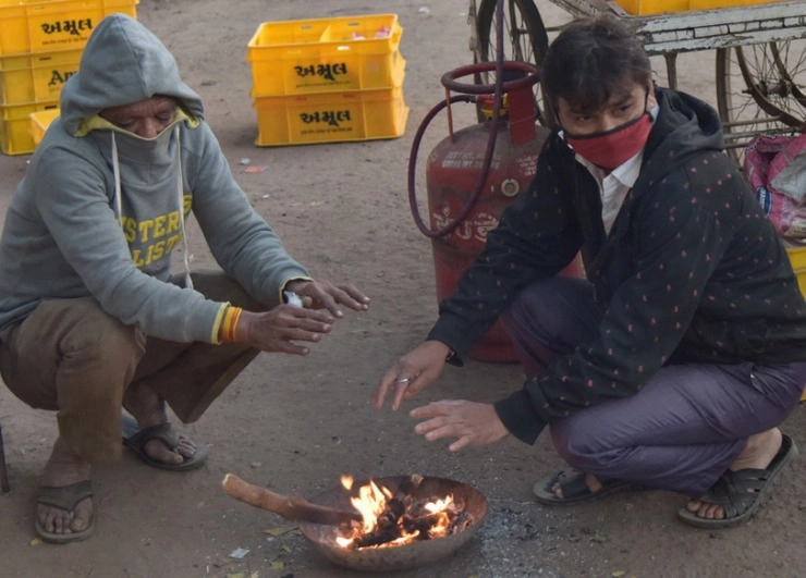 Weather Update: दिल्ली में बढ़ेगा ठंड का जोर, सर्द हवाओं ने लोगों को जोरदार ठंड का अहसास कराया - Cold weather will increase in Delhi