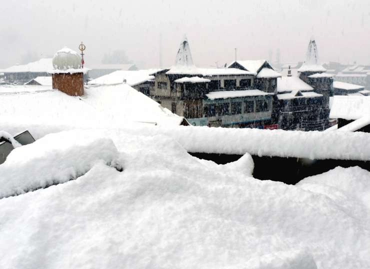 Weather Alert: उत्तर भारत में ठंड से राहत नहीं, जम्मू-कश्मीर में बर्फबारी प्राकृतिक आपदा घोषित - Fresh spell of snowfall shines in Kashmir valley