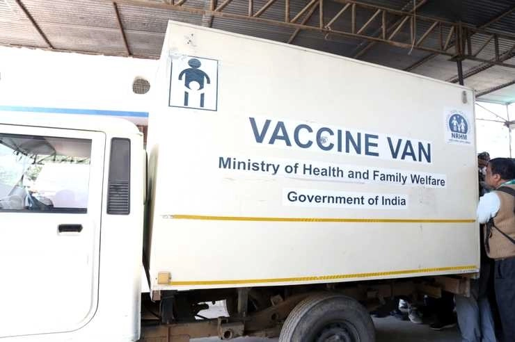 बंगाल में मंत्री ने रोका 'कोरोना वैक्सीन' का रास्ता, कैलाश विजयवर्गीय बोले- जरा शर्म करो - minister stops Corona Vaccine van in bengal