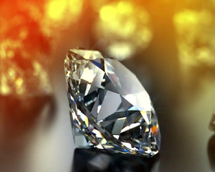 जंगल में लकड़ी लेने गई थी, रास्ते में मिला 20 लाख का हीरा - A woman found a diamond worth 20 lakhs in the forest