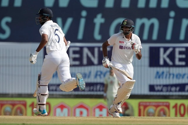 चेन्नई के सीनियर और जूनियर छाए, अश्विन ने लिए 6 विकेट, सुंदर ने जड़े 85 रन - Local boys R Ashwin and Washington sunder shines on 4th day