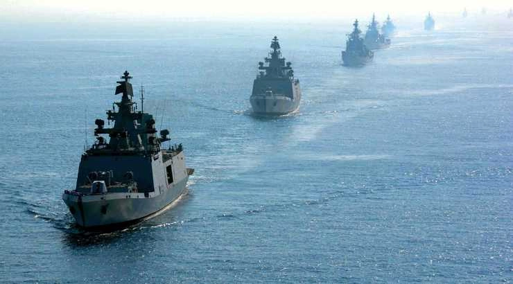 Indian Navy | चीन से तनाव के बीच भारतीय नौसेना कर रही है हिन्द महासागर में विशाल युद्धाभ्यास