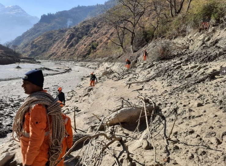 चमोली हादसा : तपोवन बैराज से 24 घंटे में मिले 5 शव, मृतकों की संख्या पहुंची 67 - 5 bodies found in 24 hours from Tapovan barrage in Uttarakhand