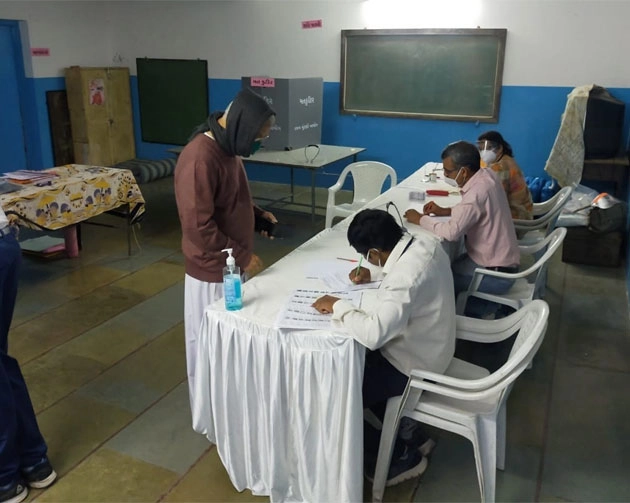 कोलकाता नगर निगम के 144 वार्डों में मतदान जारी,  21 दिसंबर को आएंगे नतीजे