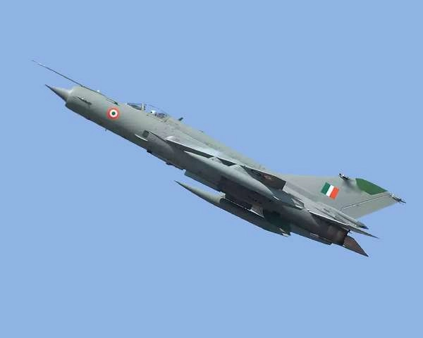 MiG-21 Crash: राजस्थानमधील हवाई दलाचे मिग-21 भारत-पाक सीमेवर कोसळले, पायलट बेपत्ता