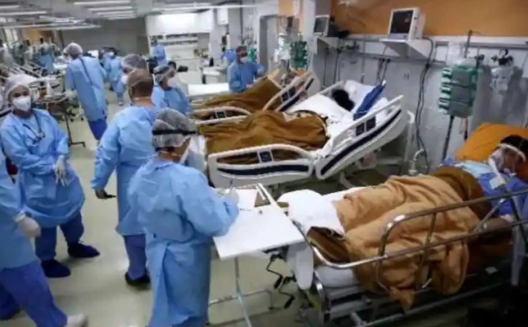 Delhi : कोरोना पॉजिटिव जज को नहीं मिल पा रही वेंटिलेटर बेड की सुविधा - COVID-19 infected judge struggles for ventilator