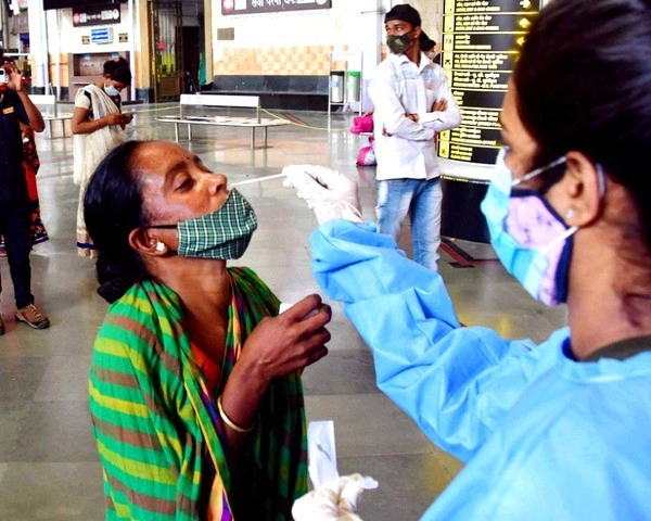 मुंबई में कोरोना के 10661 नए मामले, 11 मरीजों की मौत - 10661 new cases of corona in mumbai, 11 patients died