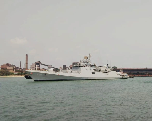 सांसों को सहारा, भारतीय नौसेना ने शुरू किया ऑपरेशन समुद्र सेतु 2,  बहरीन से लेकर आई लिक्विड ऑक्सीजन - Indian Navy starts Operation Samudra Setu 2