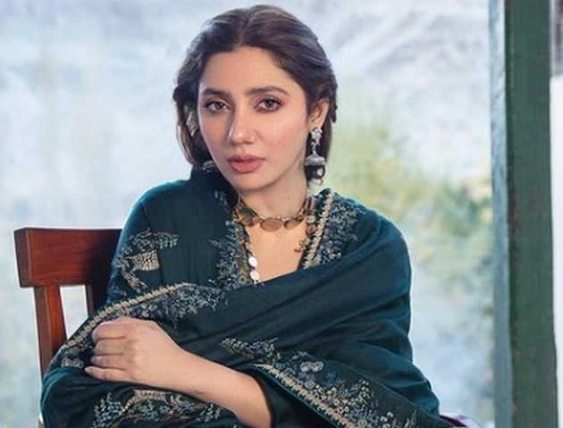 पाकिस्तानी एक्ट्रेस Mahira Khan को कई भारतीय वेब सीरीज के मिले ऑफर, इस वजह से कर दिया मना - mahira khan calls ban on pakistani artistes says she was scared to sign web series on indian platforms