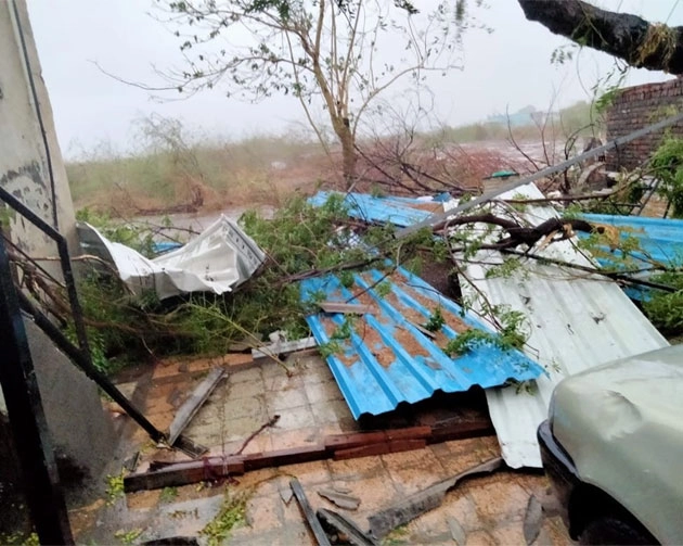 Cyclone Toutke | राजस्थान पहुंचा चक्रवाती तूफान ताउते, अनेक जगह भारी ब