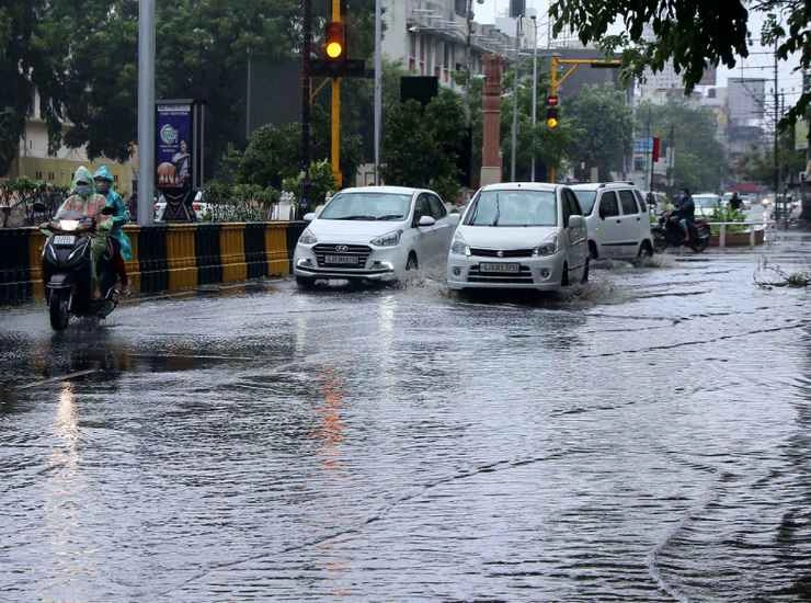 मुंबई में भारी बारिश, मौसम विभाग ने जारी किया रेड अलर्ट - Rain : red alert in mumbai