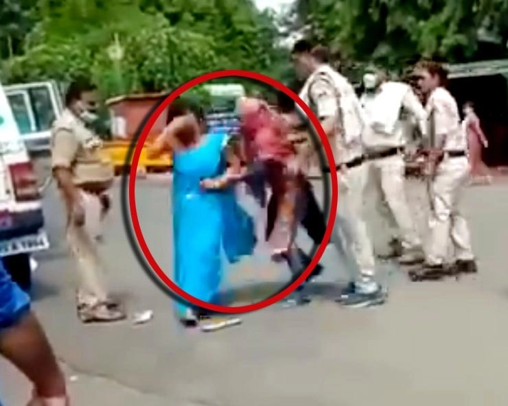 महंगा पड़ा मास्क नहीं पहनना, पुलिस ने सड़क पर की महिला को पिटाई - Cops beat woman for not wearing mask