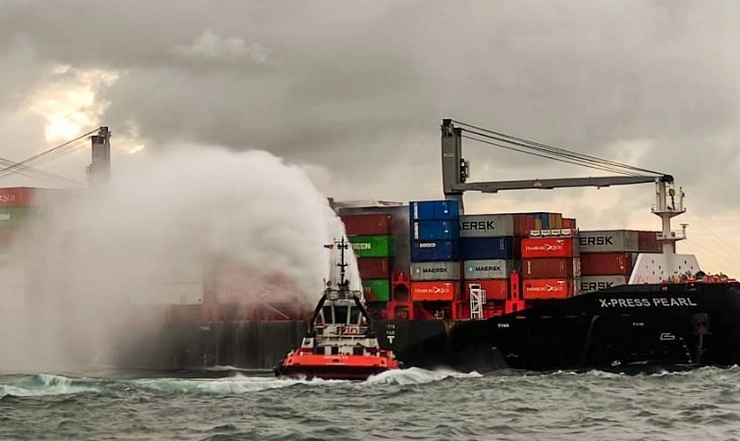 समुद्र में डूब रहा जहाज, समुद्री जीवों पर मंडराया खतरा - Container ship X-PRESS PEARL UPDATE
