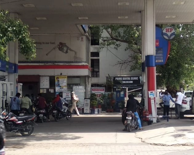 फिर महंगा हुआ पेट्रोल-डीजल, दिल्ली में 95 रुपए पार - Petrol crossed 95 in Delhi