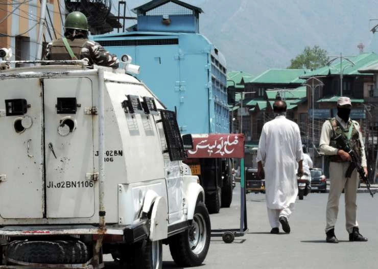 Jammu kashmir : राजौरी में BJP मंडल अध्यक्ष के घर पर ग्रेनेड से हमला, 5 लोग घायल - Blast reported at BJP worker’s house in J&Ks Rajouri