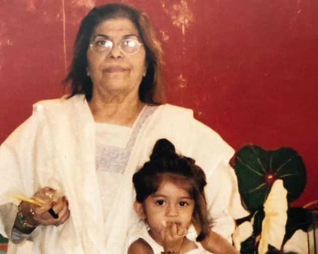 दादी के निधन के बाद अनन्या पांडे ने शेयर किया इमोशनल पोस्ट, बोलीं- तुम्हें कभी नहीं भूल पाएंगे