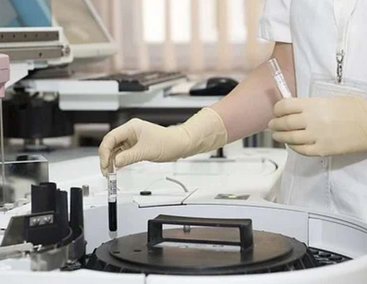 Career in Diploma in Medical Laboratory Technology: डिप्लोमा इन मेडिकल लॅबोरेटरी टेक्नॉलॉजी मध्ये कॅरिअर करा, पात्रता जाणून घ्या