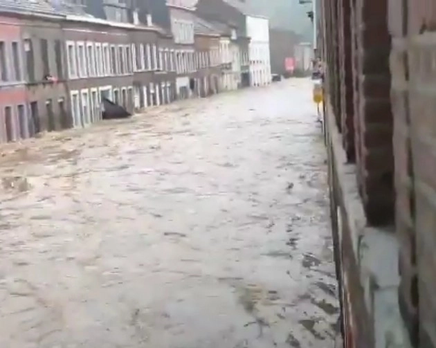 यूरोप में बाढ़ से तबाही, 120 से ज्यादा की मौत, 1300 से ज्यादा लापता - more than 120 dies in Europe flood