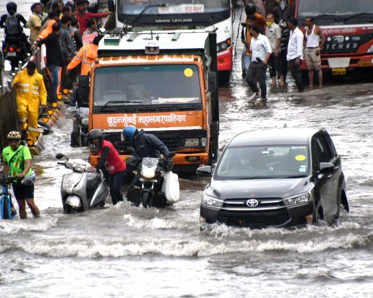 बारिश ने बिगाड़ी मुंबई की सूरत, सड़कें लबालब, कई जगह ट्रैफिक जाम (देखें फोटो) - heavy rain in mumbai